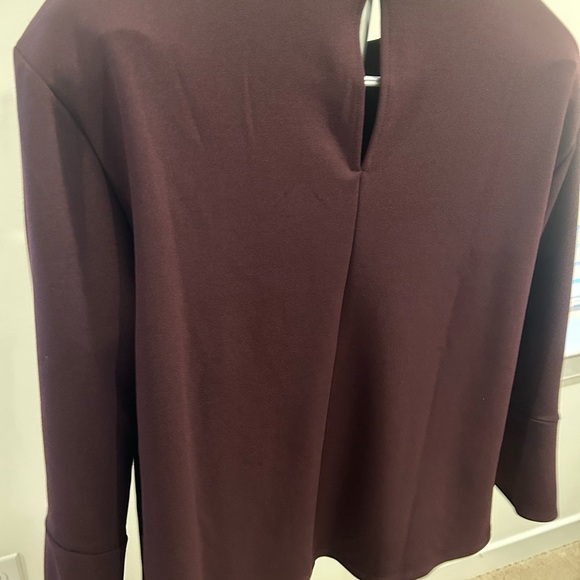H&M Plum bell sleeve key hole crew neck Top size XL - Picture 1 of 6